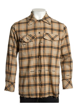 Beige og sort ternet flannel-skjorte med knapper foran, to brystlommer og teksten "Off-White" og "Flannel" trykt over det hele.