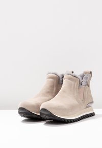 Gioseppo Tronchetti - beige