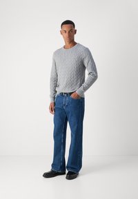 Tommy Hilfiger CLASSIC CABLE CREW NECK - Džemperis - grau