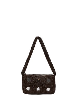 Czarna szydełkowana torebka na ramię z sześcioma okrągłymi odblaskowymi akcentami i zamknięciem na zamek błyskawiczny u góry.