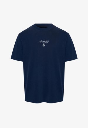 T-shirt bleu marine à manches courtes avec le texte blanc "PROVENCE" et un petit motif floral centré sur la poitrine.