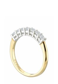 Dzeltena zelta gredzens ar izliekta joslu, kurā ir pieci apaļi, caurspīdīgi dārgakmeņi, kas iestiprināti baltā metāla rāmī kontrasta un elegances nodrošināšanai.