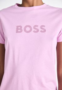 BOSS ELOGO - Print T-shirt - open purple