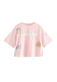 Kort lyserød bomulds T-shirt med korte ærmer, der har legende Tamagotchi grafik og blomstrede detaljer; cropped design med sideslids.
