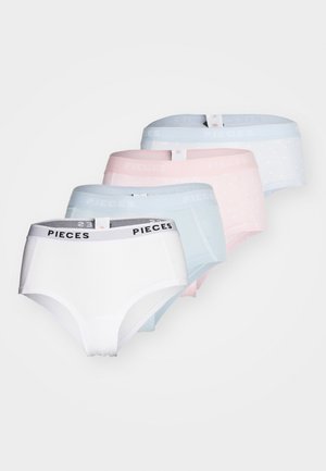 Négy pár női alsónemű fehér, világoskék, rózsaszín és világoskék pöttyös mintájú kivitelben. Mindegyik derékrészén a "PIECES" felirat olvasható.