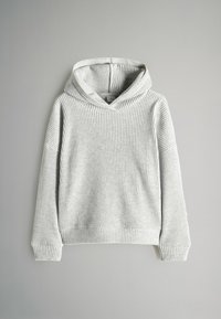 Lys grå hoodie med ribbet tekstur, lange ærmer og en frontlomme. Har en dobbeltlags hætte og tilpassede cuff.