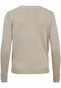 Beige stickad tröja med långa ärmar, rund halsringning, ribbat avslut och knapppynt på  ärmslut. Slät textur, avslappnad passform.