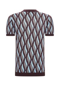 Camisa de polo de punto de manga corta en marrón y azul claro con un patrón de olas. Presenta un cuello y dobladillo acanalados, y un tejido texturizado.