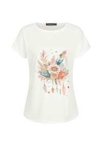 T-shirt blanc à manches courtes avec un motif floral et plume pastel dans des tons doux de rose, beige, sarcelle et orange sur le devant.