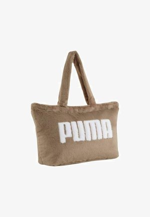 Bolso tote de piel sintética marrón con dos asas, que presenta un destacado logo blanco de "PUMA" en el centro. Textura suave y forma rectangular.