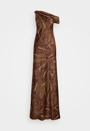 Pikk, õlavarrelt alla langev tumepruun kleit, millel on kuldne ja burboonpunane paisley muster. Sellel on drapeeritud kaelus ja põrandani ulatuv disain.