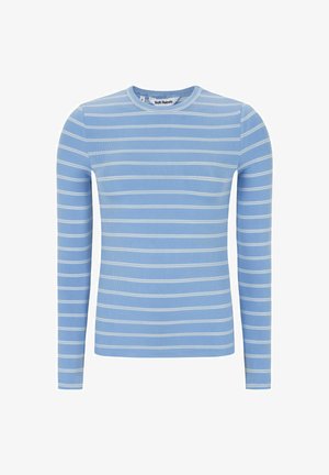 Chemise à manches longues en tissu côtelé bleu clair avec des rayures horizontales blanches. Elle présente un col rond et une coupe ajustée.