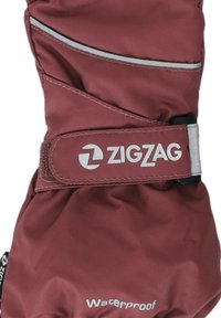 Vattentät vinröd handske med elastisk handled, silverfärgad "ZIGZAG"-logotyp och justerbart band. Slät yta med sydda detaljer.