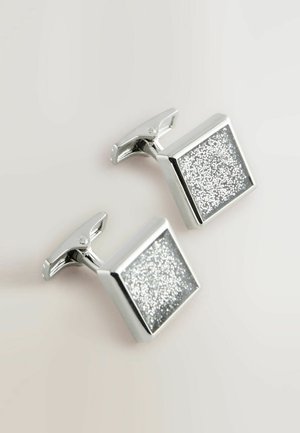 Sølvmanchetknapper med en firkantet form, der har en tekstureret overflade med indlejrede sølvpartikler, fastgjort med en klassisk hængselåbning.