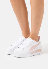 Puma MAYZE WEDGE - Tenisky - white/rose quartz