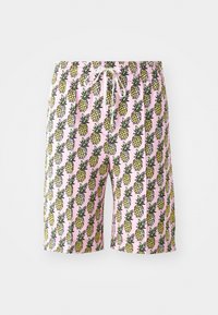 Vaaleanpunaiset polvipituiset shortsit, joissa on keltainen ananaskuvio koko pinnalla ja valkoinen nyöri joustavassa vyötärössä.