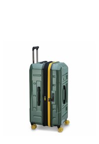 Valigia rigida di colore verde oliva con zip gialla, dettagli neri, manico estraibile e quattro ruote gialle per la mobilità.