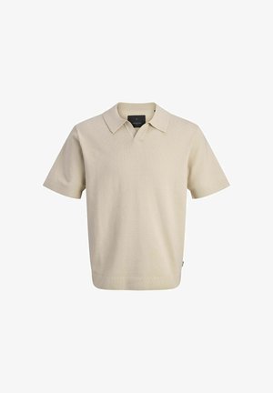 Hellbeiges Kurzarm-Poloshirt mit V-Ausschnitt, geripptem Kragen und weicher Textur; verfügt über einen geraden Schnitt und dezente Nähte.