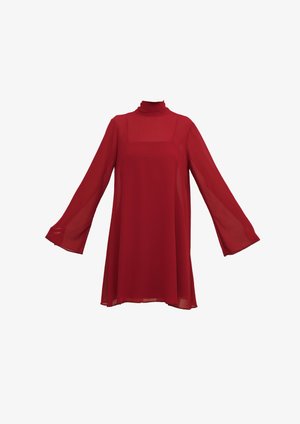 Rochie roșie din chiffon, cu mâneci lungi tip clopot și guler înalt. Siluetă lejeră și fluidă, cu decolteu pătrat și textură transparentă.