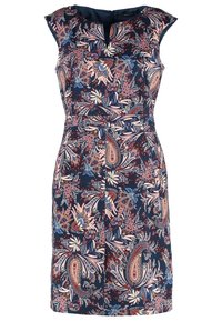 Robe sans manches longueur genou avec fond bleu marine et motif floral et paisley multicolore, avec une petite fente à l'encolure devant.