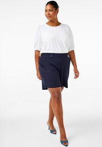 Zizzi MIT KURZEM ARM UND SCHLEIFE HINTEN - Blūze - bright white