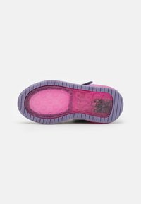 Geox INEK GIRL LIGHT UP - Sneakers high - violet/fuchsia