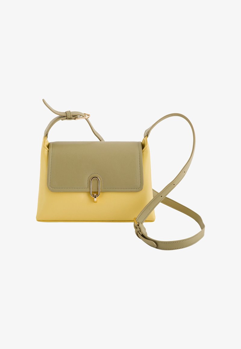 Strukturierte Handtasche aus gelbem und grünem Leder mit einer Vorderklappe und einem goldenen Verschluss. Verstellbarer Tragegurt für Crossbody- oder Schultertragweise.