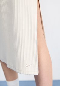 Nike Sportswear SKIRT - Saia lápis - light orewood