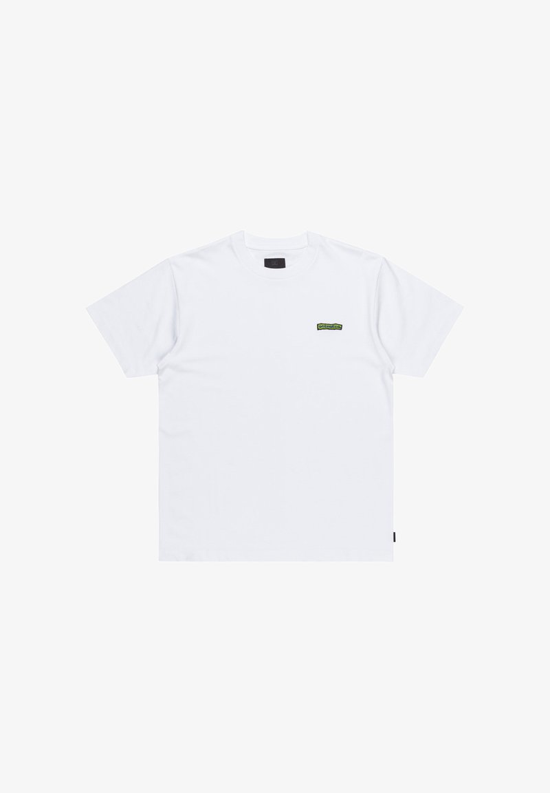 Vit bomullströja med en liten grön logotyp på bröstet. Korta ärmar, vanlig passform, smidig textur och klassisk rundhalsad design.