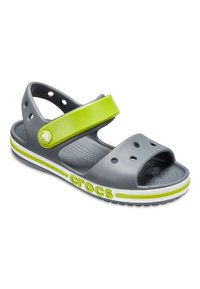 Sandale Crocs grise et vert citron avec bout ouvert, trous de ventilation, bride réglable et semelle texturée pour le confort.