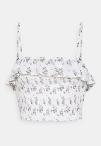 Květinový crop top s bílým pozadím, volánkovým výstřihem, tenkými ramínky a smockovanou texturou, se vzorem růžových a modrých květů.