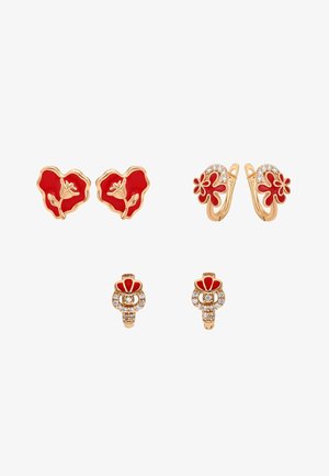 Trois paires de boucles d'oreilles rouge et or sur le thème floral, chacune présentant des formes de fleurs uniques et certaines ornées de petits cristaux transparents.