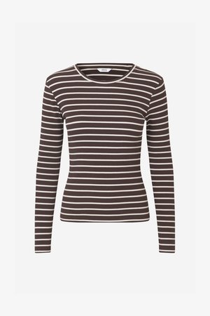 Haut ajusté à manches longues en tissu côtelé avec des rayures horizontales marron et blanches, et un col rond.