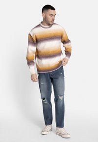 Redefined Rebel JOSEPH BOXY FIT - Strikkegenser - caramel cafe