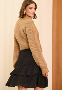 Love & Roses REGULAR FIT DOBBY TRIM TIERED - A-vonalú szoknya - black
