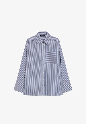 Camicia a righe blu e bianca con bottoni, caratterizzata da un colletto appuntito, taschino sul petto e maniche lunghe con polsini a contrasto.