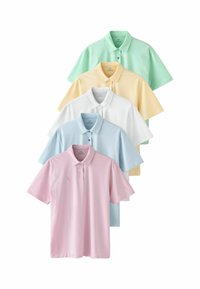 Fünf kurzärmelige Poloshirts in Pastellfarben: mintgrün, gelb, weiß, hellblau und rosa. Aus Baumwollmaterial, klassischer Kragen, Frontknöpfe.
