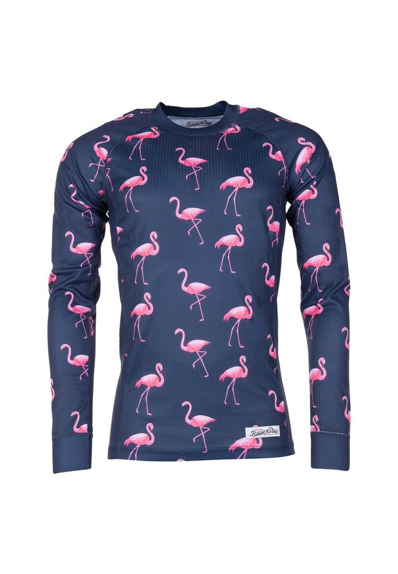 Koszula z długim rękawem wykonana z elastycznej tkaniny, z granatowym tłem i powtarzającym się wzorem różowych flamingów. Standardowy dekolt typu crew neck.