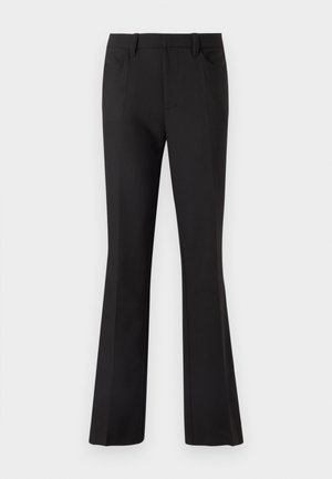 Pantalon noir évasé en tissu lisse, avec une taille ajustée, deux poches avant et une silhouette épurée et harmonieuse.