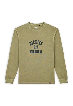 Oliven grøn langærmet skjorte med rund hals, der har et stort marineblåt grafisk print "DICKIES 817 WORKWEAR" på forsiden. Blødt, tekstureret stof.