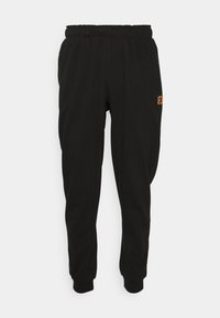 Pantalones deportivos negros ajustados con cintura y puños elásticos, que cuentan con un pequeño logo multicolor en la parte superior del muslo izquierdo.