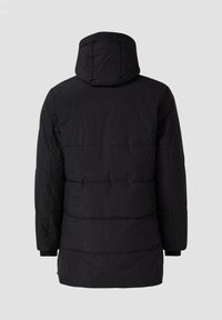 Veste matelassée noire avec capuche, présentant des sections matelassées horizontales et des poignets élastiques, fabriquée en tissu lisse et durable.