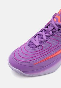 Nike Performance GIANNIS IMMORTALITY 4 - Basketbalové boty - black raspberry/aster pink/hot punch