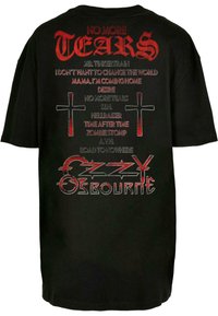 Schwarzes Baumwoll-T-Shirt mit rotem und weißem Text, Kreuzen und Songtiteln wie "No More Tears" sowie dem Logo von "Ozzy Osbourne".