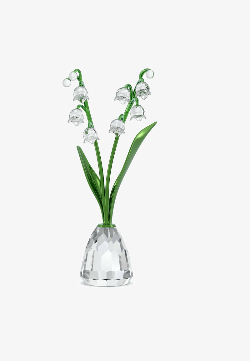 Vase en cristal contenant six fleurs en verre transparent avec des tiges vertes, posé sur une base en cristal facettée. Texture lisse et brillante partout.