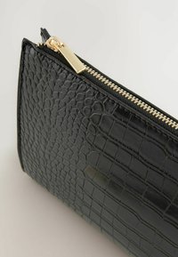 Next STRUCTURED - Clutch - black croc