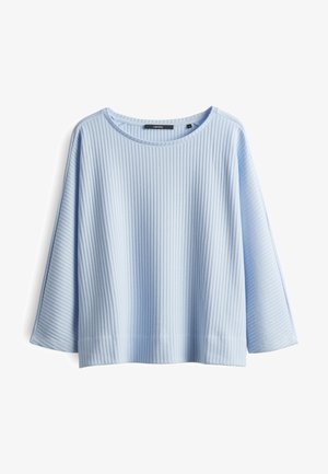 Maglia a maniche lunghe di colore azzurro chiaro, con scollo rotondo, caratterizzata da una texture a coste e una vestibilità morbida. Design semplice senza decorazioni visibili.