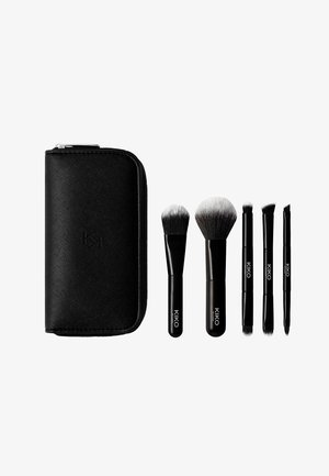 TRAVEL BRUSH SET - Zestaw pędzli do makijażu