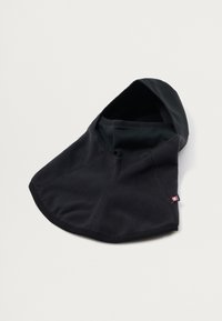 Schwarze Fleece-Kapuze mit glatter Textur, die eine abgerundete Form und genähte Akzente aufweist. Enthält ein kleines Markenetikett an der Seite.