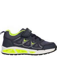Chaussure de sport marine avec une tige texturée, des accents vert fluo, une sangle réglable et un amorti air visible le long de la semelle.